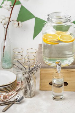 Parti etkinliği için plastik ücretsiz yemek servisi