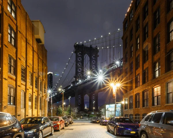 Manhattan Bridge Gezien Tussen Twee Huizen Nachts View Washington Street — Stockfoto