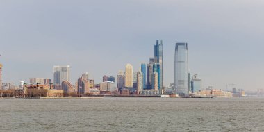 Ellis Adası ve Aşağı Manhattan, feribottan manzara, New York