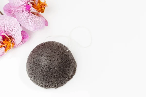 Natural Konjac Face Cleansing Sponge White Background Orchid Flowers Skin — Stock Photo, Image