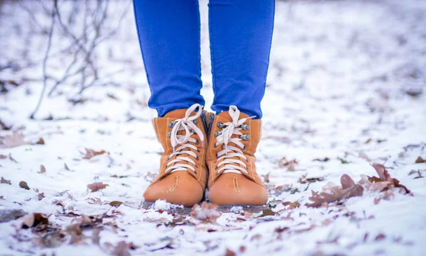 女性冬天鞋子的特写 — 图库照片