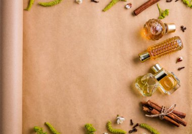 Malzemelerle parfüm şişe