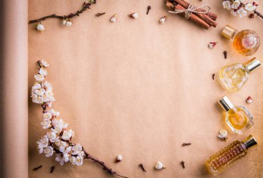 Malzemelerle parfüm şişe