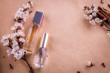 Malzemelerle parfüm şişe