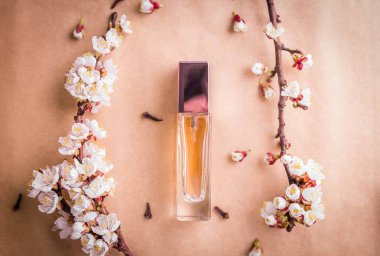 Malzemelerle parfüm şişe