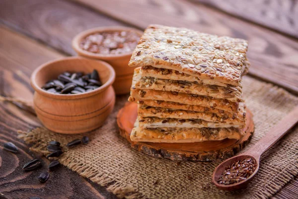 Galletas saludables con granos y semillas — Foto de Stock