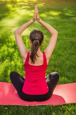 Yoga poz oturmuş. Pratik Yoga