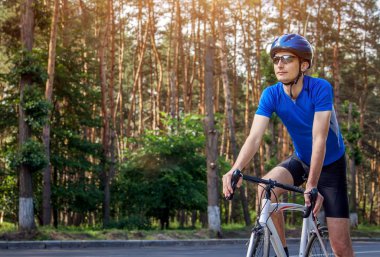 Otoyol sürme motorcu