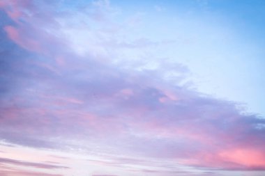 Gün batımında mor gökyüzü arka plan