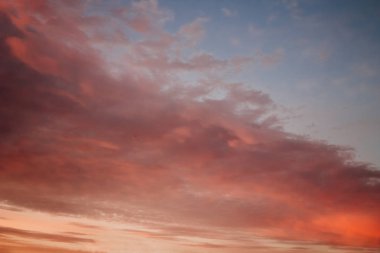 Gün batımında turuncu gökyüzü arka plan