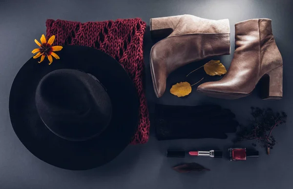 Hösten kvinnliga outfit. Uppsättning kläder, skor och accessoarer — Stockfoto