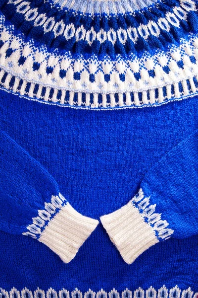 Ornament van een blauwe IJslandse trui. Gebreide winterkleren. — Stockfoto