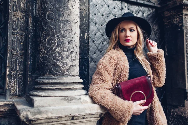 Stylish Woman Wearing Teddy Coat Hat Holding Red Burgundy Purse — Stock Photo, Image