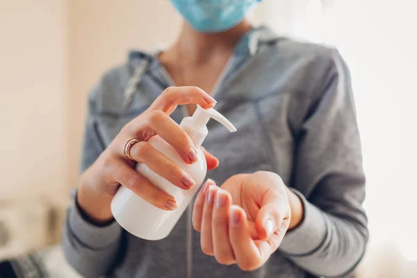 Corona Virus Covid Pandemic Woman Washing Hands Alcohol Gel Antibacterial — Stock Photo, Image