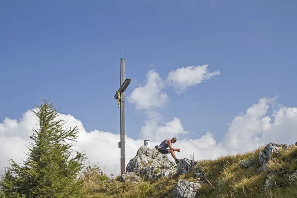 Hiker on the top of Heuberg — Stock Photo, Image