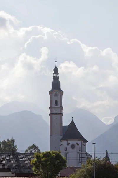 Parafialny kościół St. Martin Flintsbach — Zdjęcie stockowe