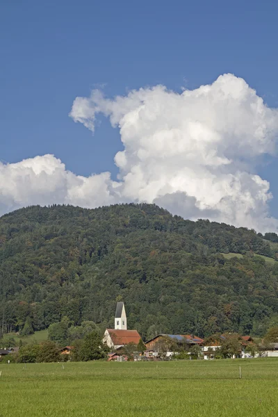 Nussdorf con la iglesia parroquial de San Vito — Foto de Stock