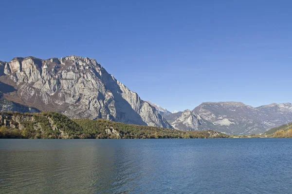 Lago Cavedine en Trentino — Foto de Stock