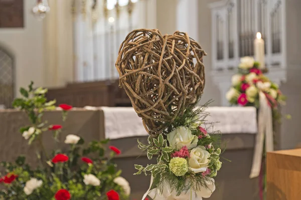 Decoración de la boda en la iglesia — Foto de Stock