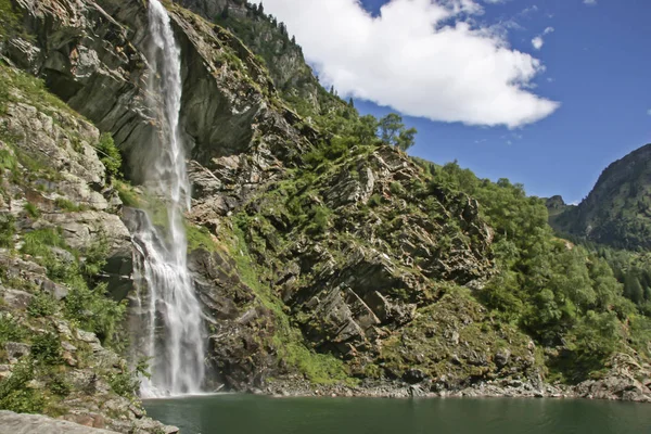 Vattenfall i Piemonte — Stockfoto