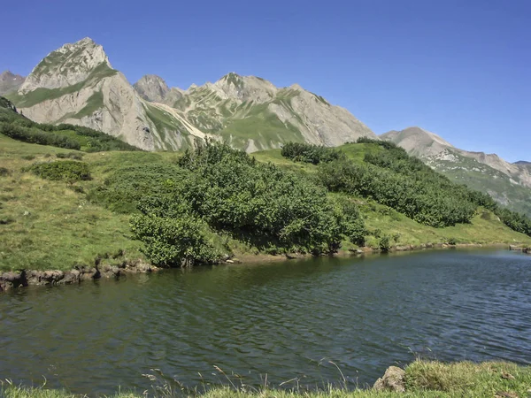 Mountain lake in the Formazza valley — Stock Photo, Image