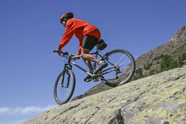 Ορεινή ποδηλασία στις Άλπεις του Valais — Φωτογραφία Αρχείου