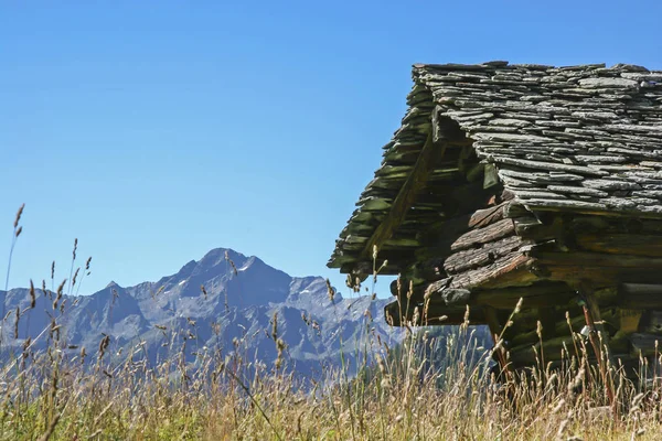 Idyllic hut in Piedmont — Stock Photo, Image