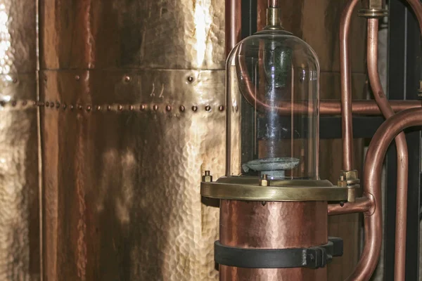 格拉巴酒生产的蒸馏器 — 图库照片