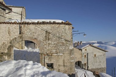 Castelluccio, Monti Sibillini 'de kışın sonunda