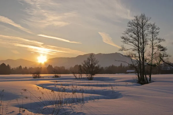 Pôr do sol de inverno no Isarwinkel — Fotografia de Stock