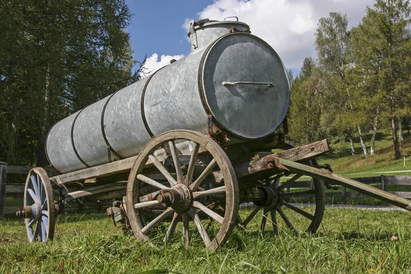 Old water barrel on mountain meadow — Stock Photo, Image