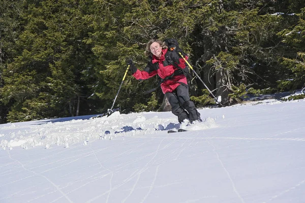 Départ à travers la neige profonde — Photo