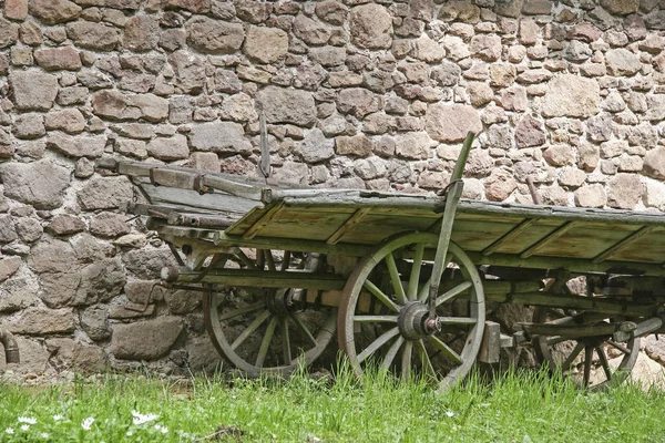 Old car park at a farm — Stock Photo, Image