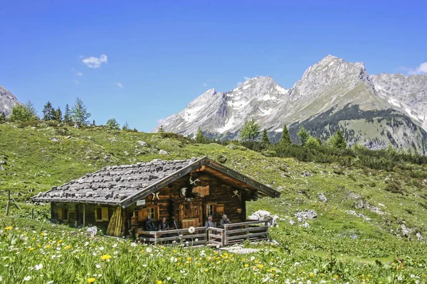 Cabana de pastagem Ladiz no Tirol — Fotografia de Stock