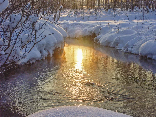 Os últimos raios de sol de um dia de inverno — Fotografia de Stock