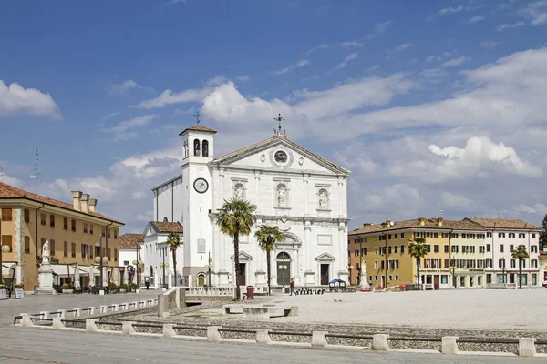 Piazza Grande ile katedral Palmanova otelleri