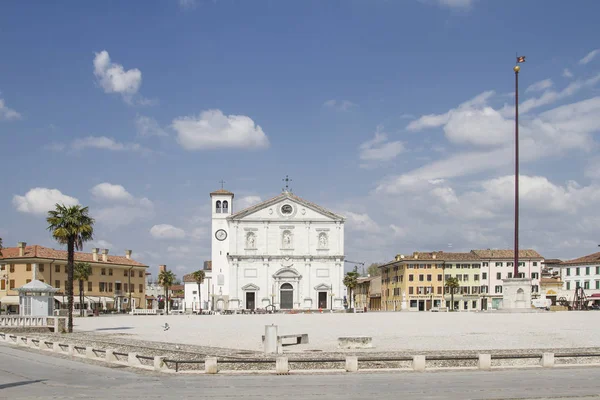 Piazza Grande con Catedral en Palmanova — Foto de Stock