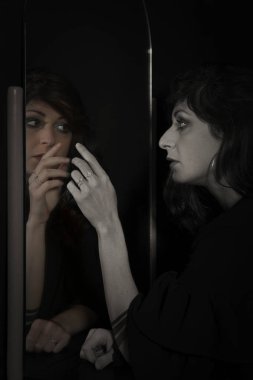 Aynaya eleştirel bakış