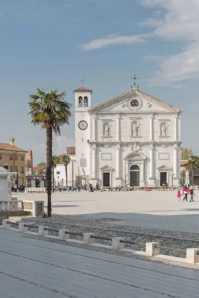 Piazza Grande met kathedraal in Palmanova — Stockfoto