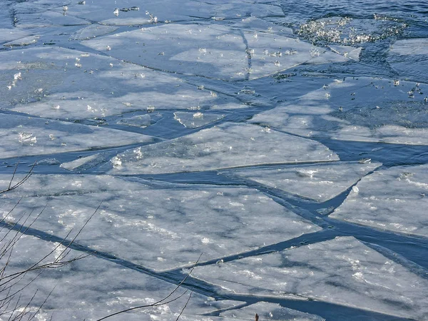 Tegernsee Gölü, buz gibi bulmaca