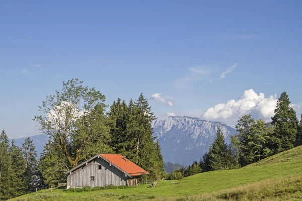 Fienile dell'Alpe di Schoisser nella regione di Sudelfeld — Foto Stock