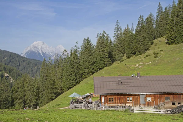 Oberbrunnalm en las montañas de Karwendel — Foto de Stock
