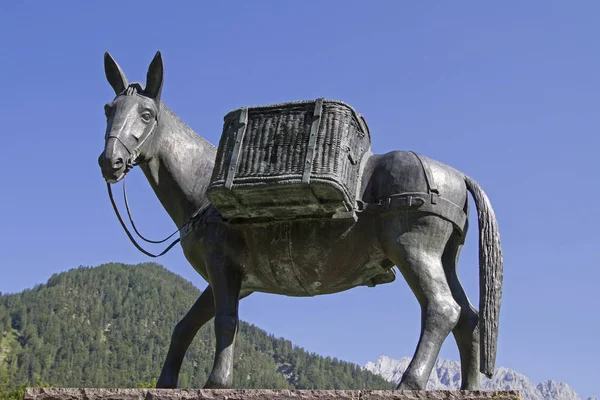 Muli monument in Mittenwald — 스톡 사진