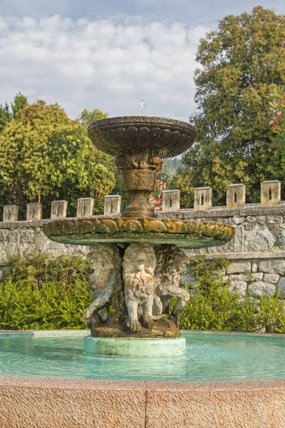 Fonte idílica em Garda — Fotografia de Stock