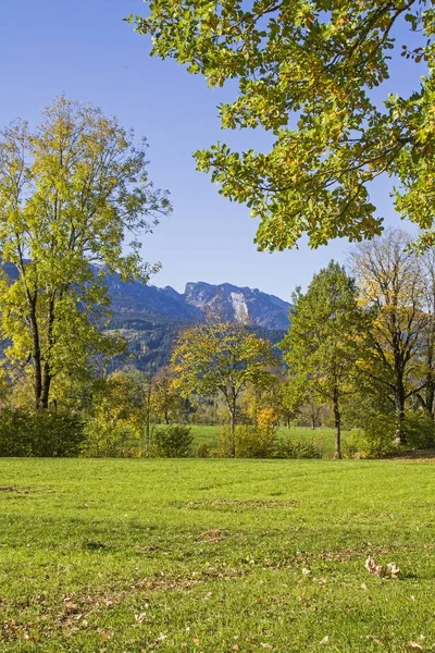 Isarwinkel sonbahar manzara — Stok fotoğraf