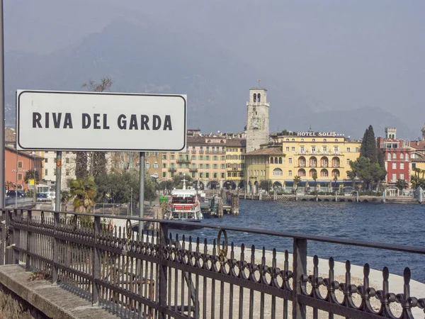 Riva-Garda-tó északi partján — Stock Fotó