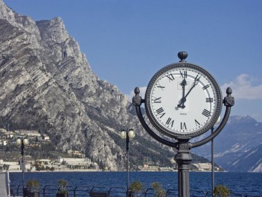 Öğle Yemeği - on iki son 5 dakika