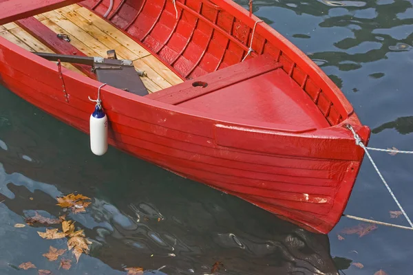 Detail člunu v červené barvě — Stock fotografie