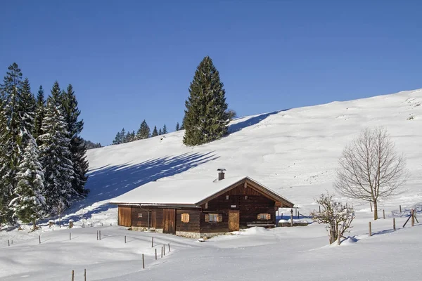 Lexén hut i Benediktenwand område — Stockfoto