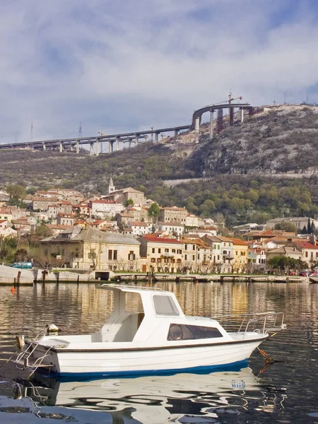 Barco a motor em Bakar na Croácia — Fotografia de Stock